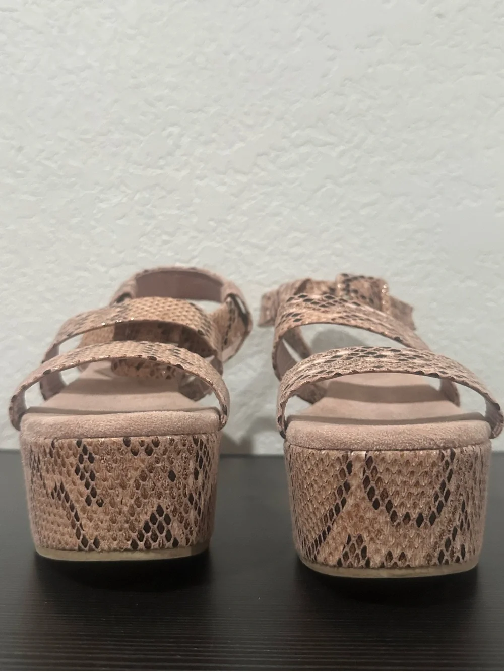 ! Qupid Snake-Print Platform Sandals in blush pink / light Tan size 8